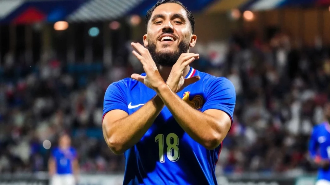 Rayan Cherki au PSG? Le club francilien prêt à des folies pour coopter le prodige Lyonnais Rayan Cherki en maillot de l'équipe nationale française.
