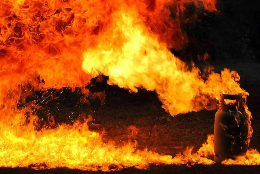 Explosion de gaz dévastatrice à Djasr Kasentina, dégâts importants.
