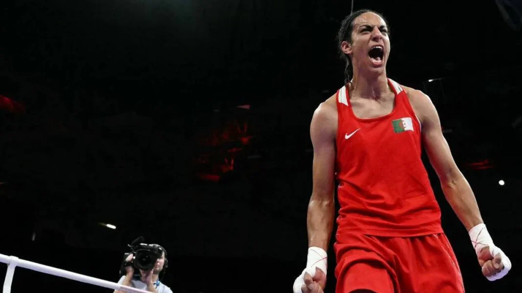 Explosion de joie! Imane Khelif terrasse Anna Luca Hamori et file, majestueuse, en demi finale Imane Khelif célèbre sa victoire en demi-finale de tennis.
