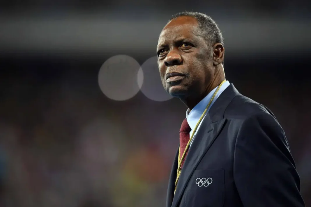 Issa Hayatou en costume officiel Issa Hayatou, ancien président de la CAF, lors d'un événement sportif.