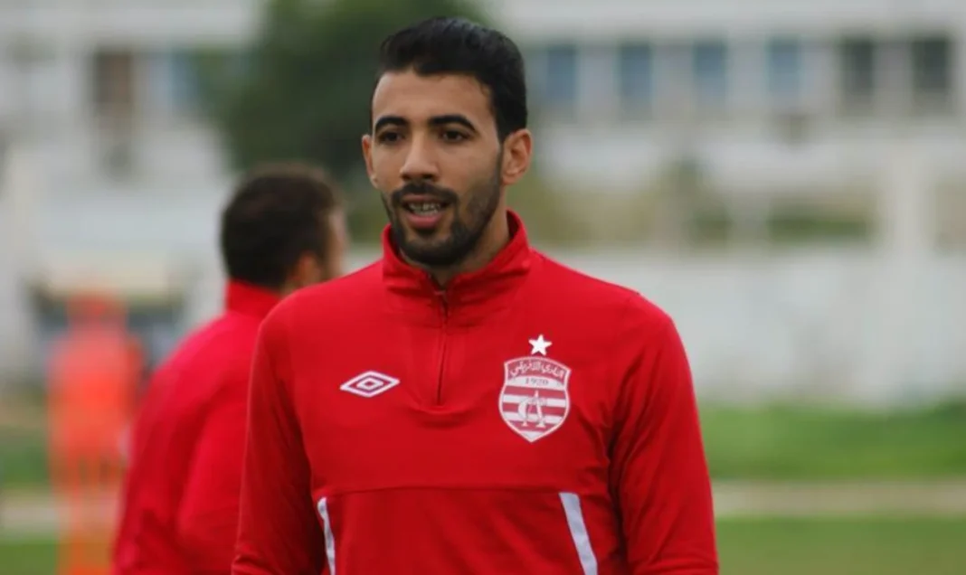 CR Belouizdad : Mokhtar Belkhiter quitte après une résiliation à l’amiable Mokhtar Belkhiter joueur de football en entraînement avec le CR Belouizdad.