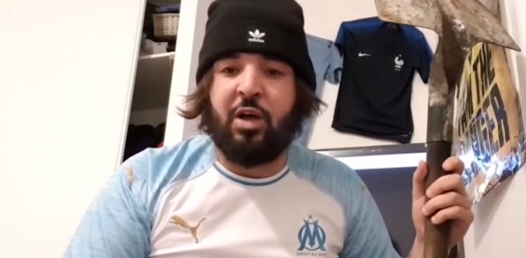 Mohamed Henni, influenceur franco-algérien, fait son grand retour à Mazouna après 15 ans