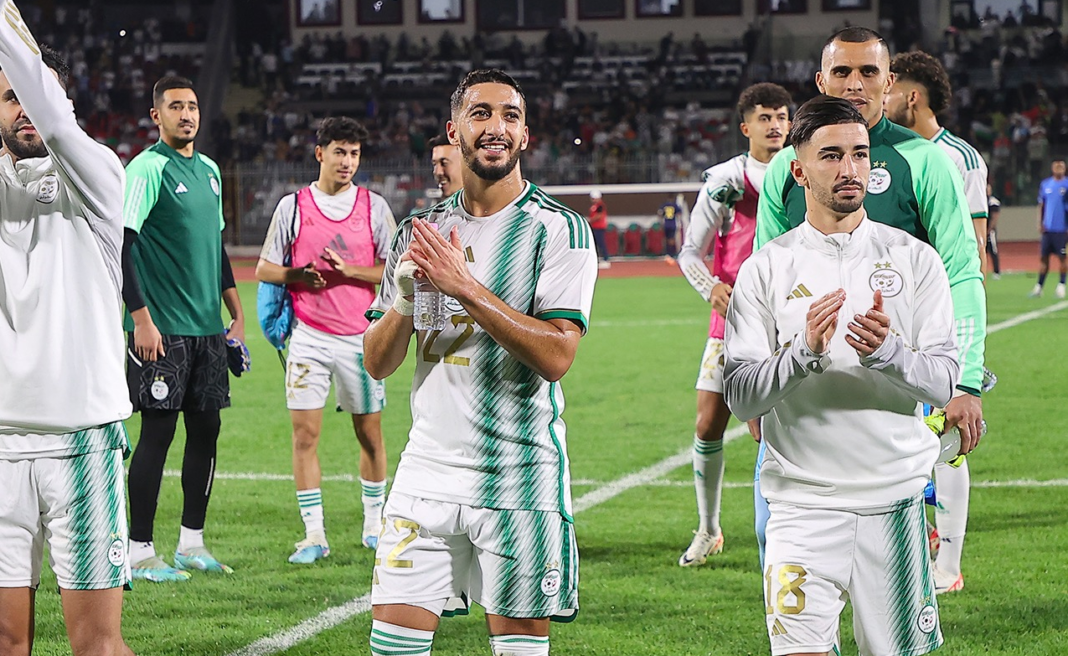 Saïd Benrahma et Jaouen Hadjam en action Saïd Benrahma et Jaouen Hadjam lors d'un match de football.