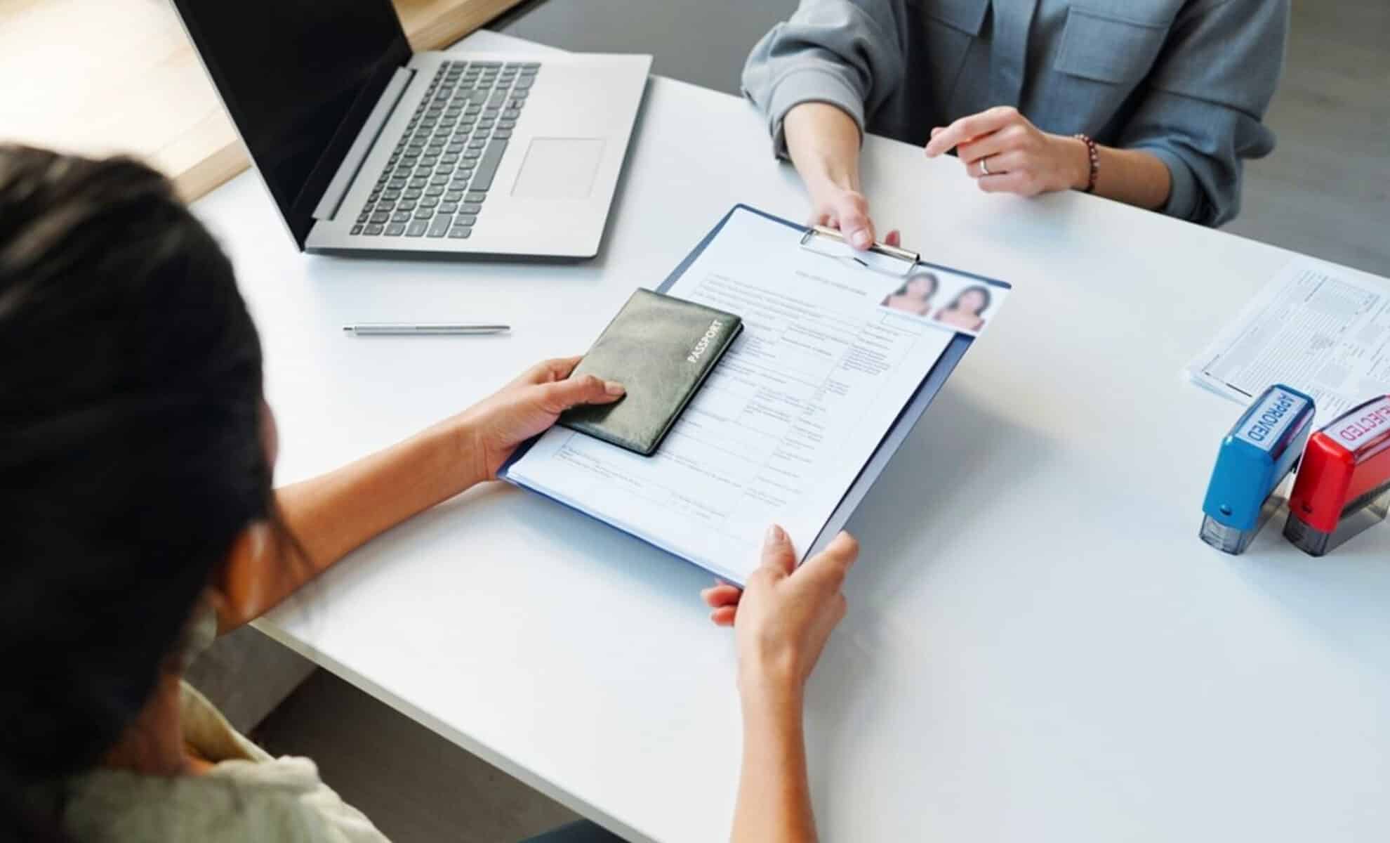 Introduction du titre de séjour « Arraigo Sociolaboral » : Une nouvelle opportunité pour les sans-papiers en Espagne