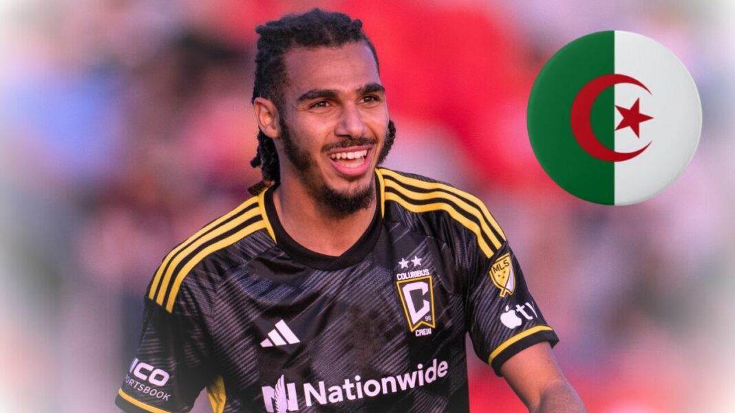 Mohamed Farsi en action avec Columbus Crew Mohamed Farsi souriant lors d'un match de football avec Columbus Crew.