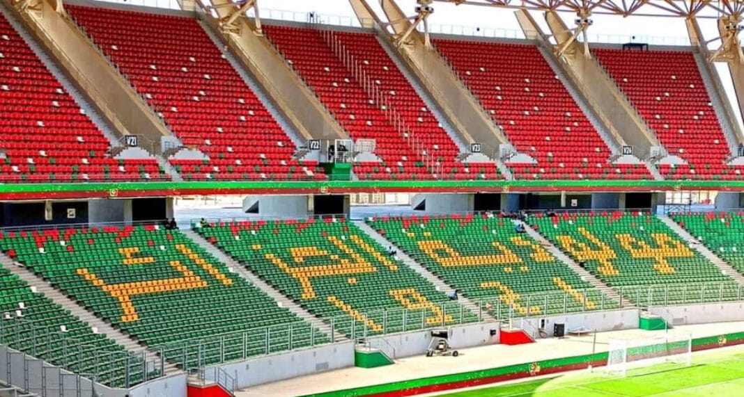 MC Alger : la surprenante décision de Sonatrach sur le stade Ali Ammar Stade Ali Ammar avec sièges rouges et verts, fermé après un mois d'ouverture.