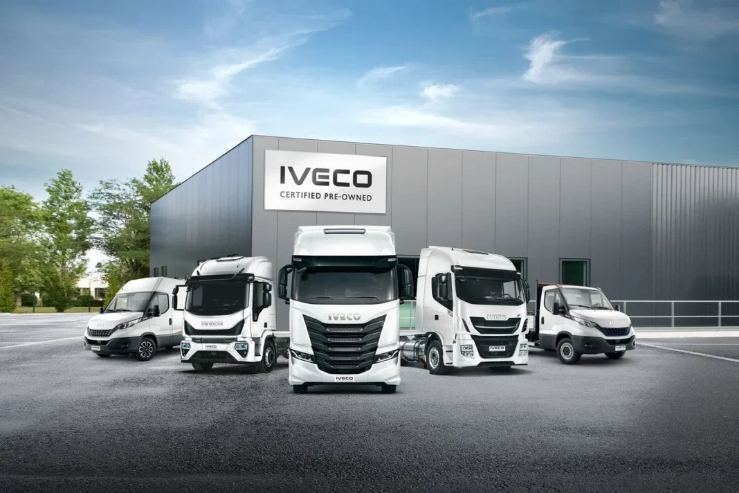 Révolution en vue! IVECO envisage de produire des véhicules utilitaires en Algérie Gamme de véhicules utilitaires IVECO devant un bâtiment industriel.