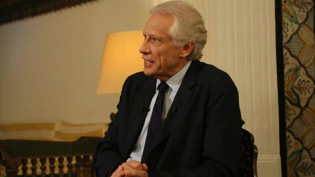 Dominique de Villepin lors d'une interview sur l'immigration en France.