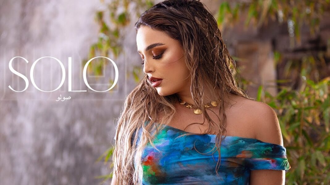 Numidia Lezoul cartonne avec un nouveau single absolument époustouflant. Découvrez Numidia Lezoul pose lors d'une séance photo en extérieur.