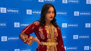 Inès Abdelli en Caftan algérien à l'UNESCO : très belle façon de défendre le patrimoine algérien 2 Inès Abdelli en Caftan algérien à l'UNESCO