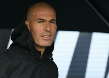 Zinedine Zidane prêt à remplacer Deschamps : la FFF garde le silence, mais le rêve prend forme !