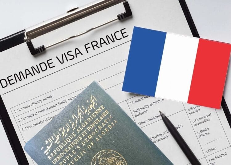 La France envisage de restreindre les visas pour les ressortissants algériens