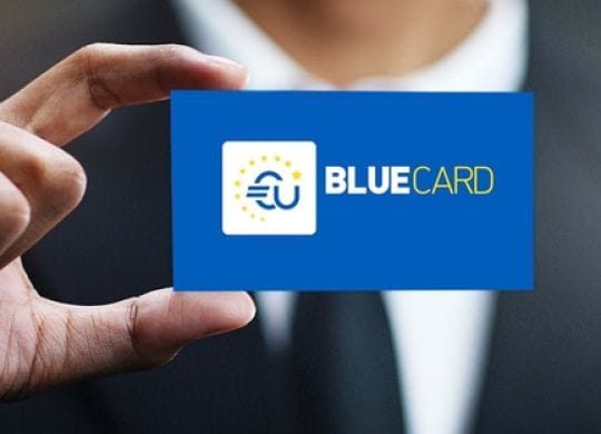 Obtention de la carte bleue européenne : ces pays renforcent les critères
