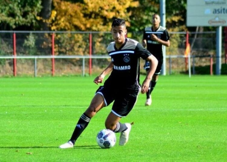 Anass Salah-Eddine met le Maroc en arrière-plan