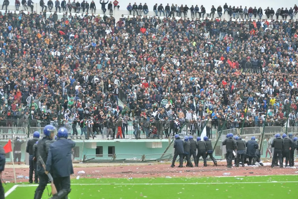 Algérie : violences en Ligue 2, un match annulé après des incidents graves