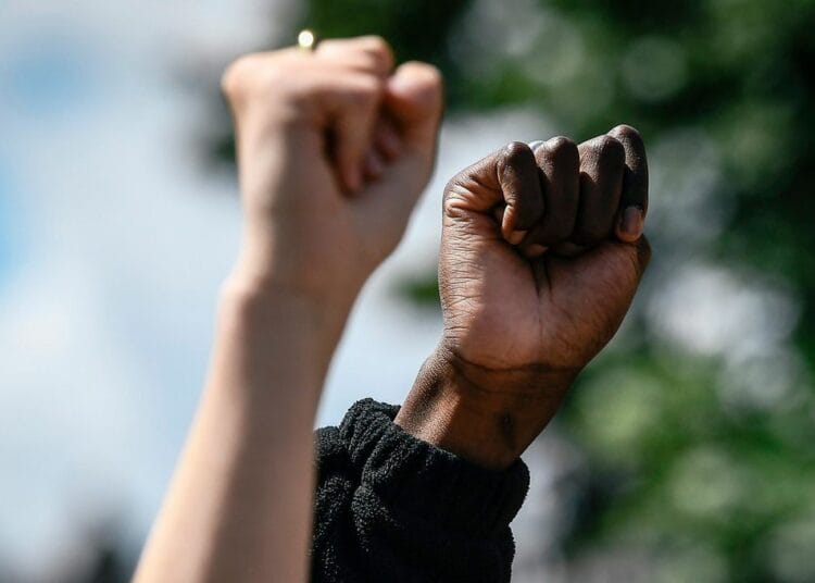 Discrimination en France : une étudiante algérienne relate