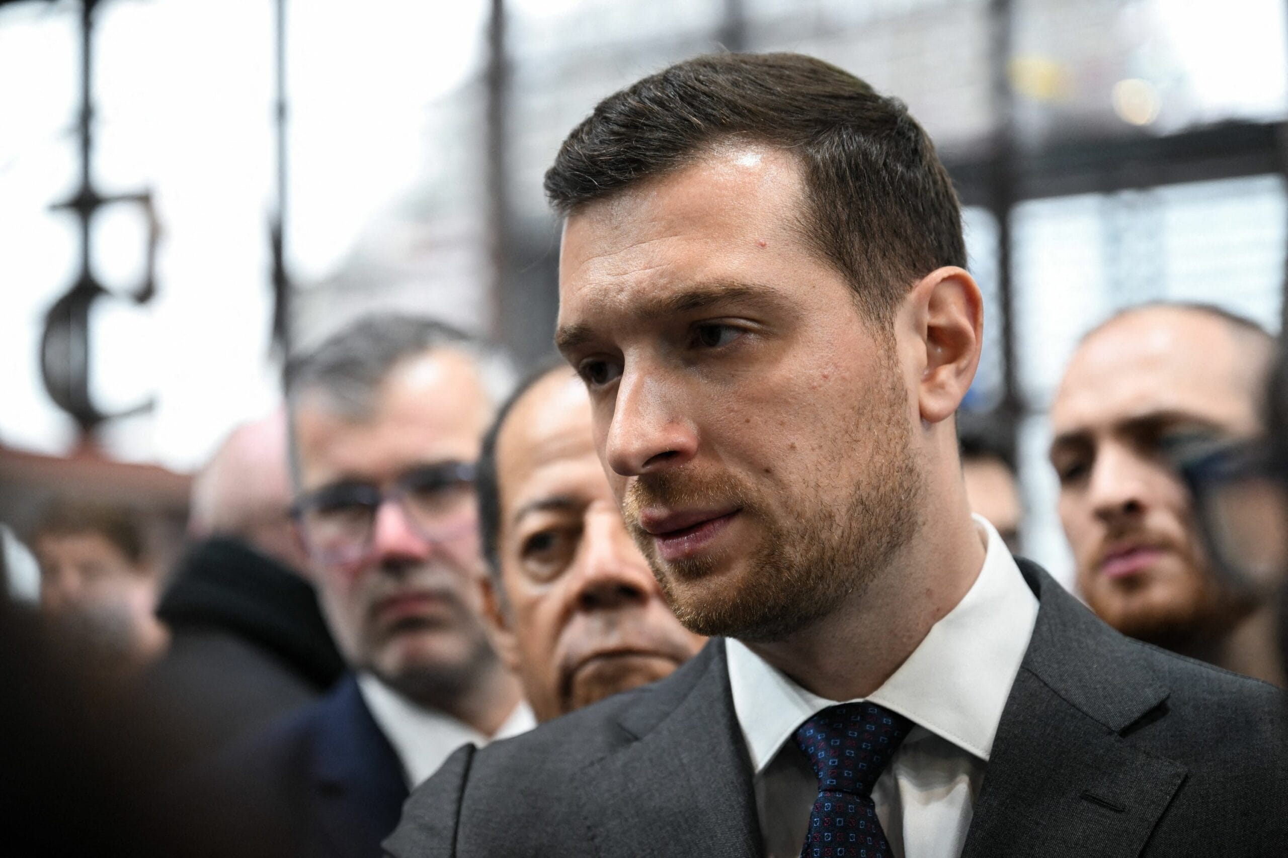 France-Algérie: Jordan Bardella frappe fort et Tebboune riposte !