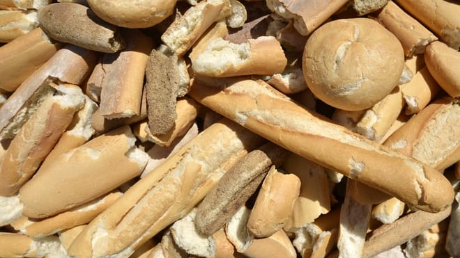 Gaspillage du pain en Algérie : une catastrophe alimentaire en plein Ramadan 2025 !
