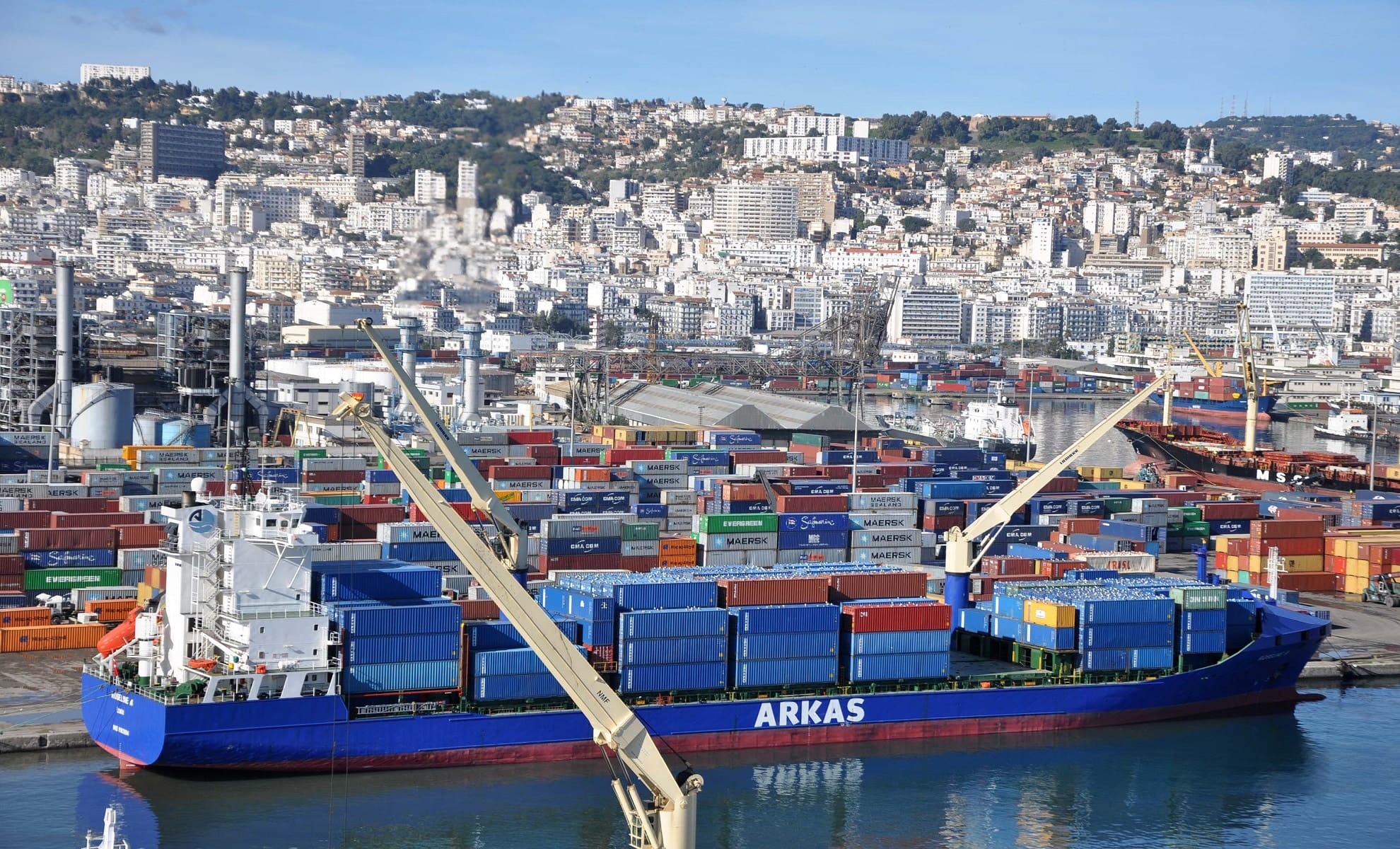Avec un excédent commercial record de 8 milliards d’euros face à l’Italie, l’Algérie frappe fort. Derrière ce succès énergétique, des déséquilibres inquiétants persistent. Jusqu’à quand ce modèle tiendra-t-il ?