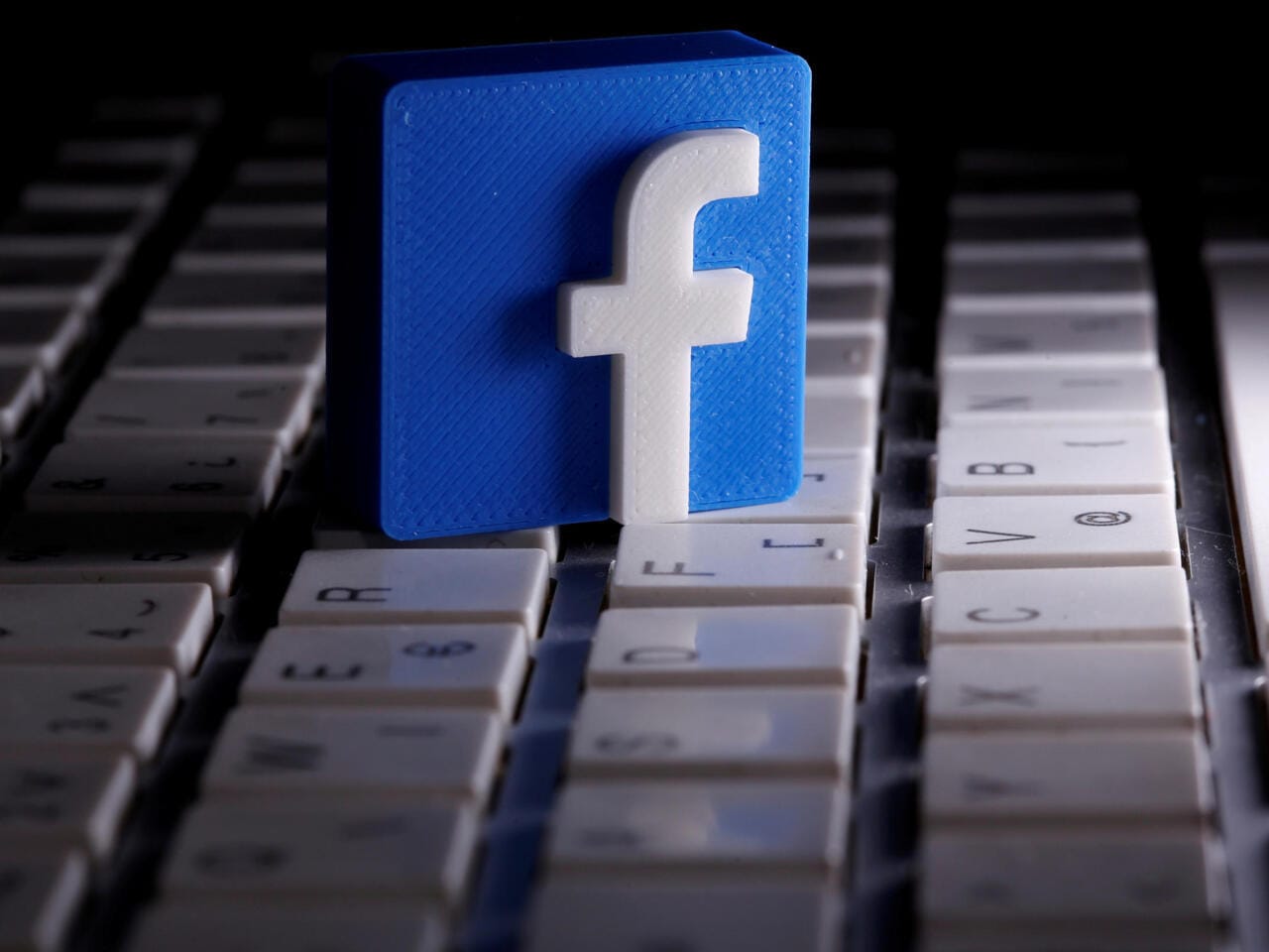 Echorouk TV suspendue pour racisme sur Facebook – un scandale qui embrase les réseaux