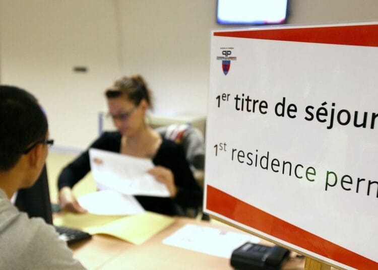 Dématérialisation des titres de séjour en France
