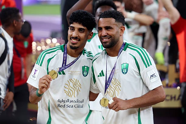 Riyad Mahrez sacré en Asie : un triplé continental historique pour l’international algérien