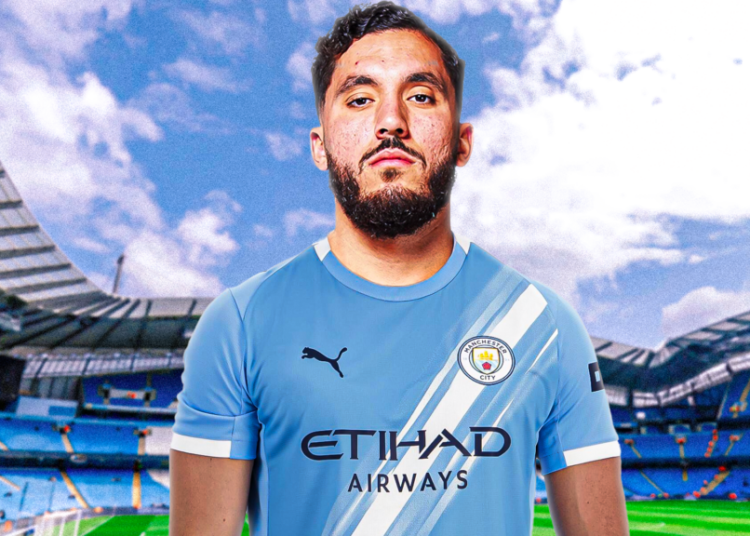 Rayan Cherki sous pression : ses débuts timides à Manchester City