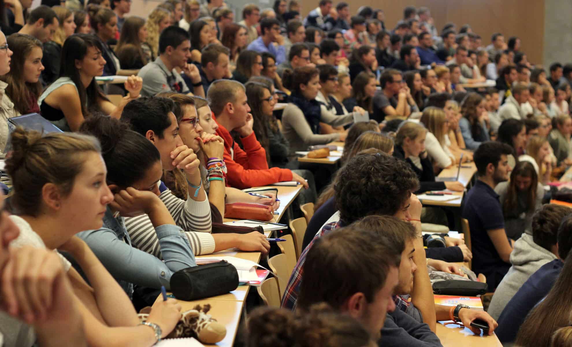 France  : les étudiants étrangers exemptés de frais !