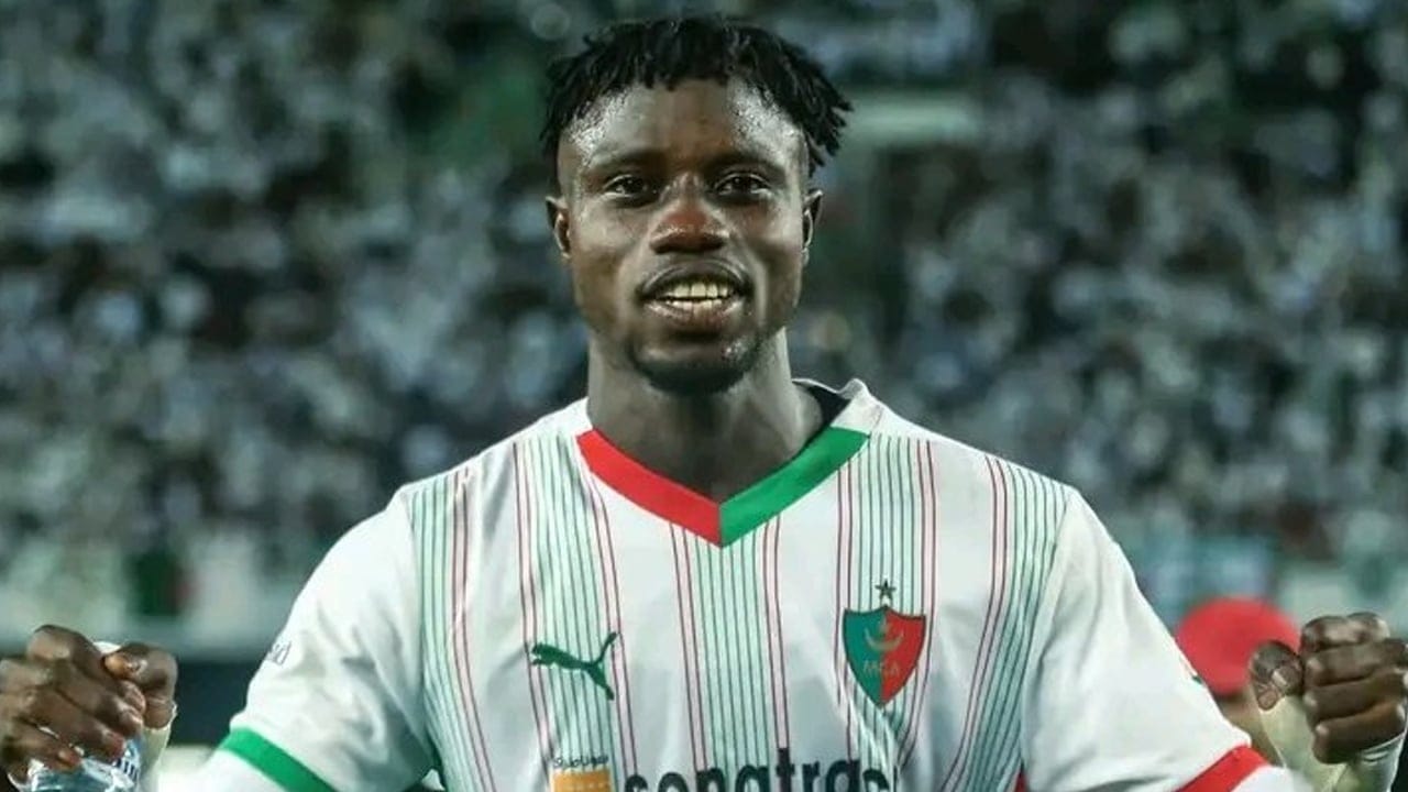 Coup dur pour le MC Alger : Bangoura sérieusement blessé et absent pour plusieurs mois Coup dur pour le MC Alger : Bangoura sérieusement blessé et absent pour plusieurs mois