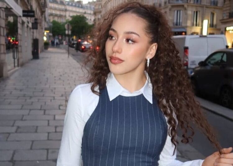Kaylia Nemour : un an après son sacre à Paris, héroïne en Algérie, sujet de débat en France