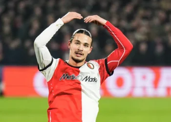 Transfert d’Anis Hadj Moussa : Benfica sort l’artillerie lourde, Feyenoord résiste !