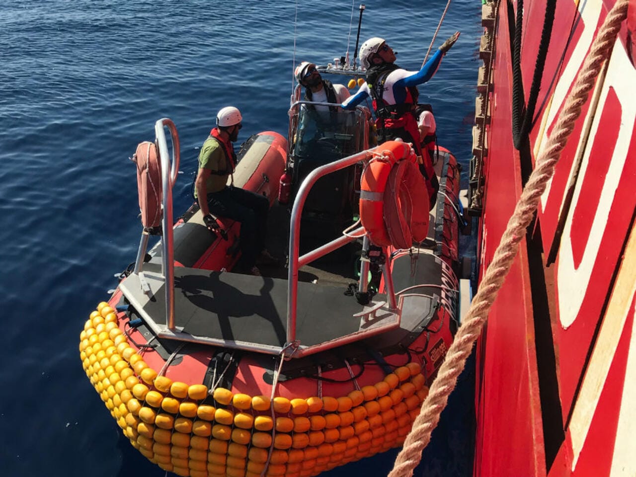 Sauvetage héroïque en mer : la marine algérienne secourt un marin étranger grièvement blessé
