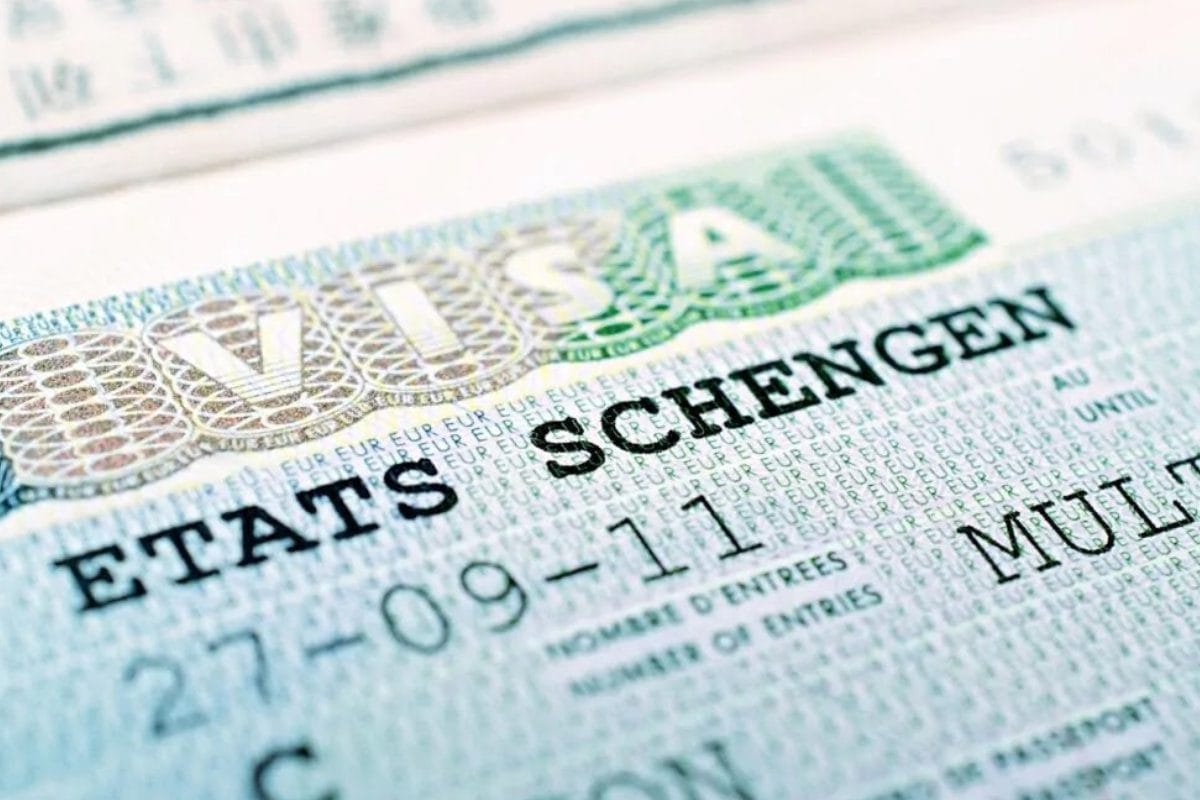 Arrestation à l’aéroport d’Alger : un passager interpellé avec un faux visa Schengen