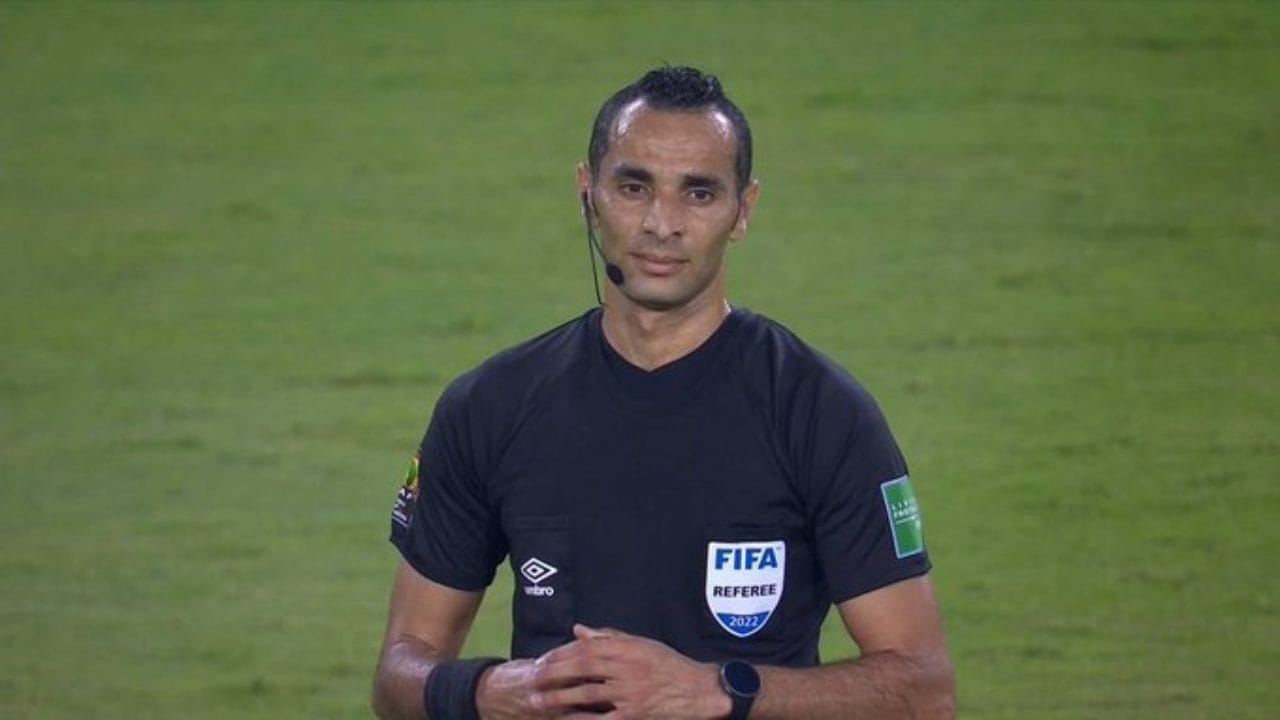 Mustapha Ghorbal : l’arbitre algérien qui marque les esprits à la Coupe du Monde des Clubs