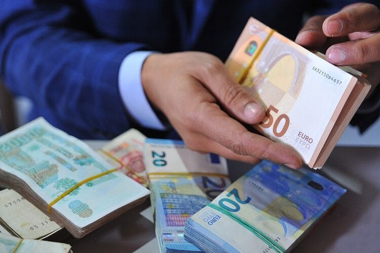 Saisie record de 1,8 million d’euros en faux billets à Chlef : un coup de filet spectaculaire contre le réseau de contrefaçon