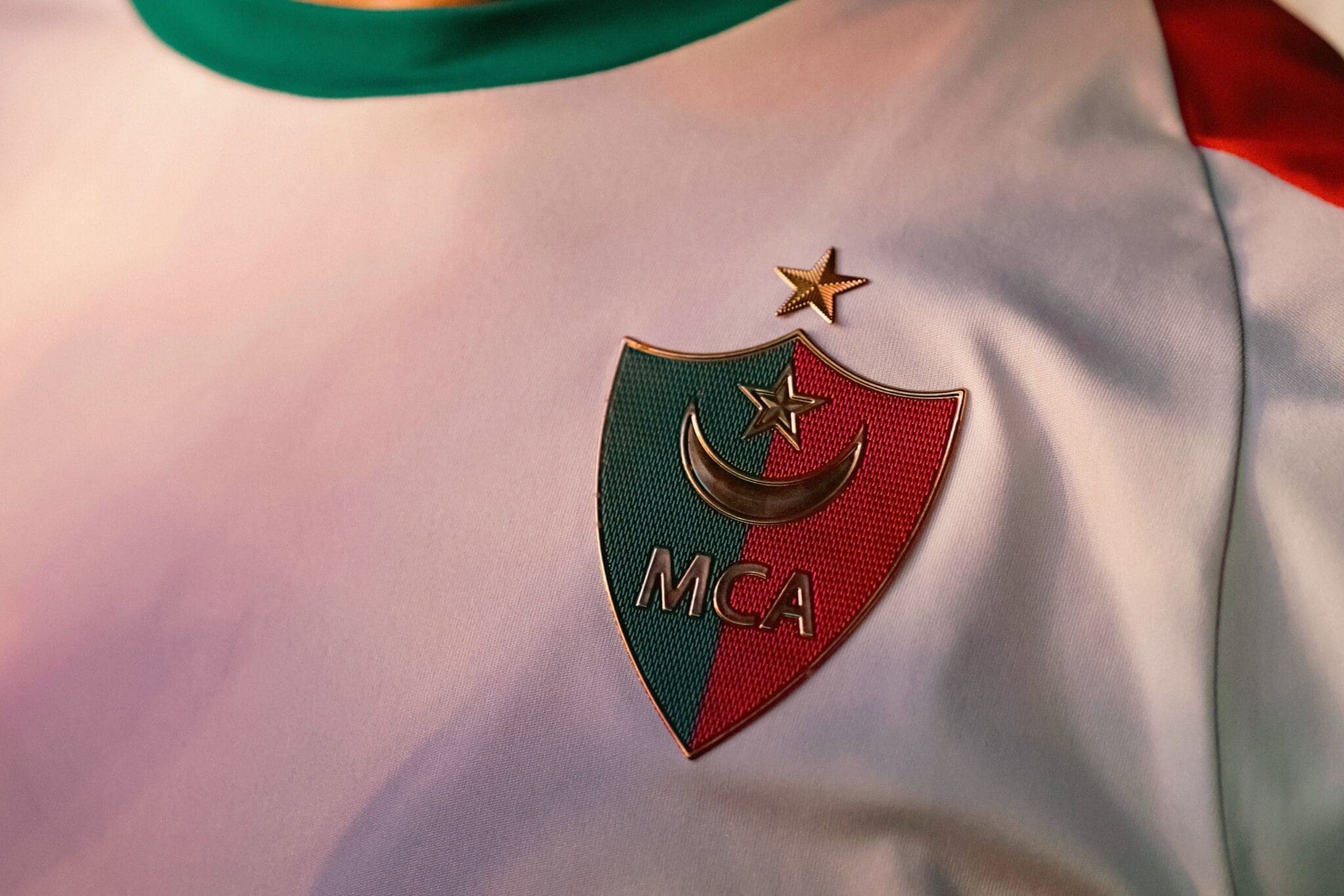 Séisme au MC Alger : Mekhazni évincé, Bouras sur le départ, PEAK entre en jeu !