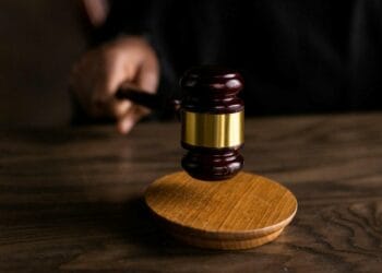 Violente agression filmée en Algérie : deux jeunes écopent de lourdes peines de prison