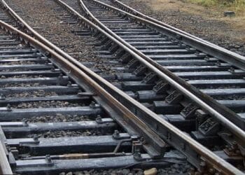 La seconde étape de la gigantesque ligne ferroviaire a vu l'achèvement du tronçon reliant Tindouf au gisement de minerai de fer de Gara Djebilet.