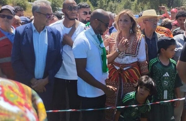 Yacine Brahimi choque l’Algérie : il offre un stade à un petit village de Kabylie ! Yacine Brahimi choque l’Algérie : il offre un stade à un petit village de Kabylie !