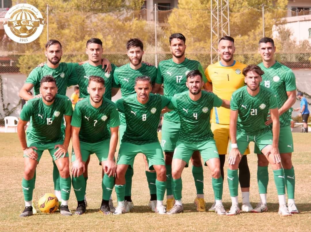 Deux jeunes talents algériens traversent la Méditerranée pour percer dans le football européen Deux jeunes talents algériens traversent la Méditerranée pour percer dans le football européen