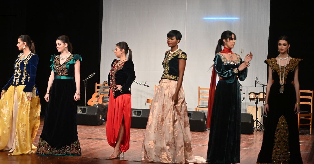 Faïza Antri Bouzar : le karakou, symbole d’identité forte Faïza Antri Bouzar : le karakou, symbole d’identité forte