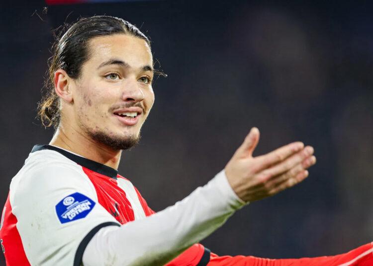 Anis Hadj Moussa enflamme Feyenoord : pourquoi l’Algérie l’ignore ? Anis Hadj Moussa enflamme Feyenoord : pourquoi l’Algérie l’ignore ?