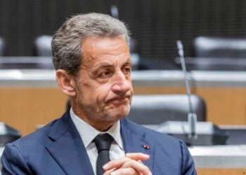 Nicolas Sarkozy presse Paris de sévir face à Alger sur les visas