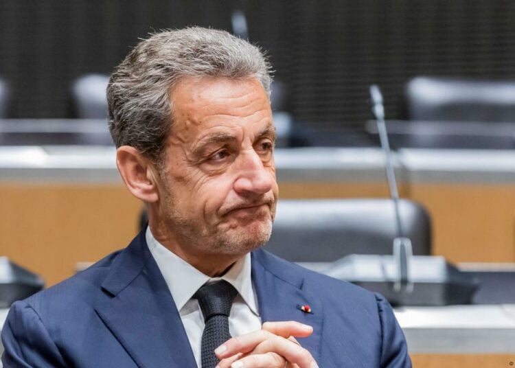 Nicolas Sarkozy presse Paris de sévir face à Alger sur les visas