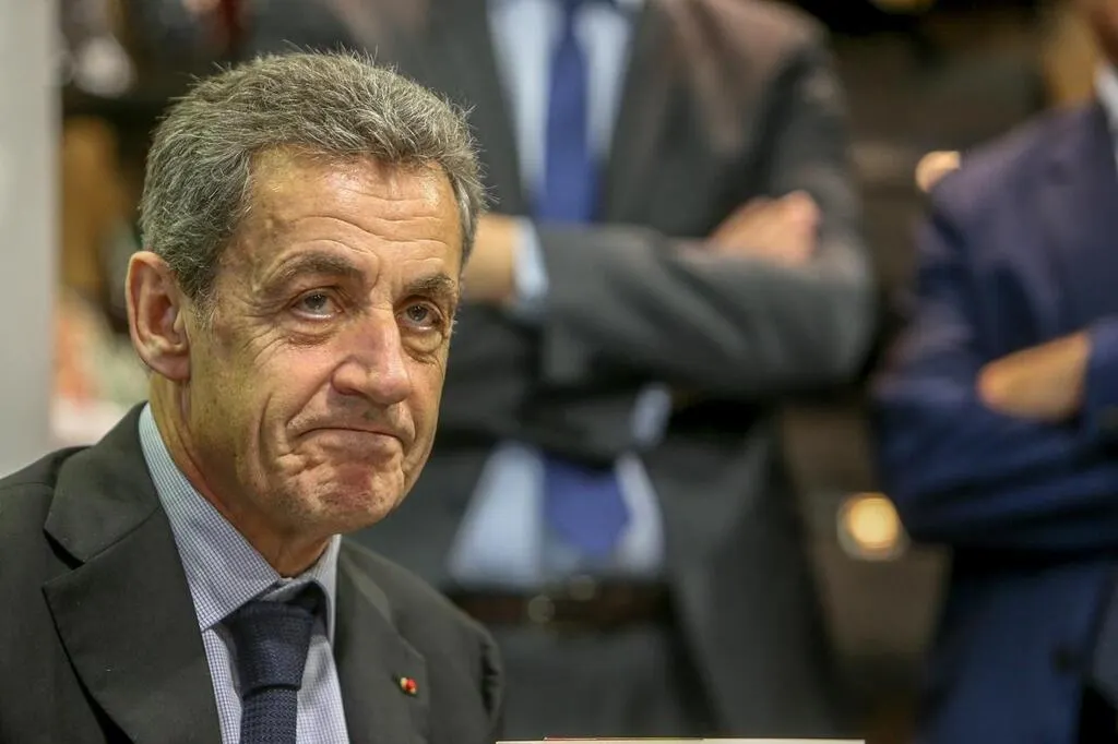 Nicolas Sarkozy presse Paris de sévir face à Alger sur les visas