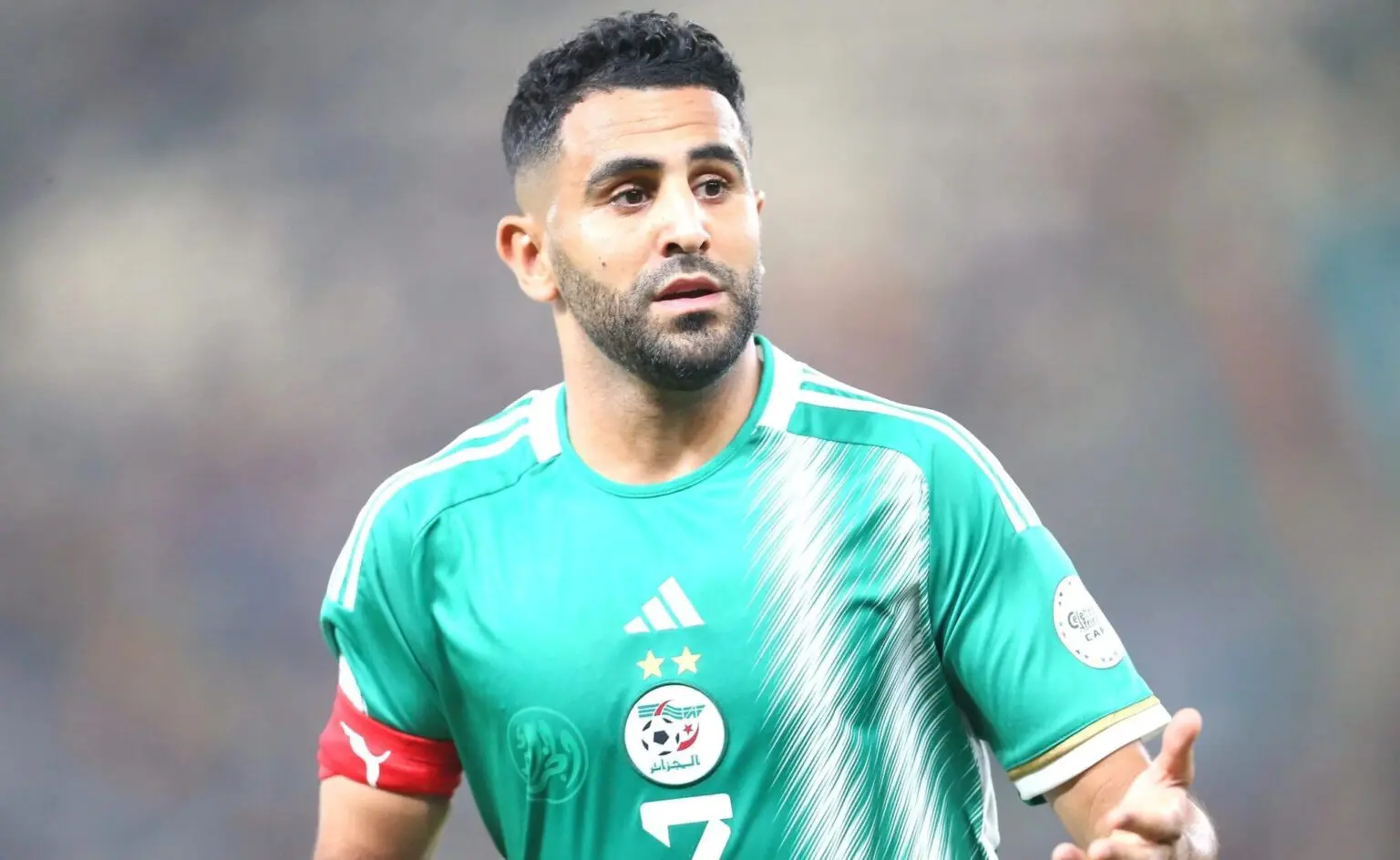 Mahrez freine-t-il l’Algérie ? Le débat relancé