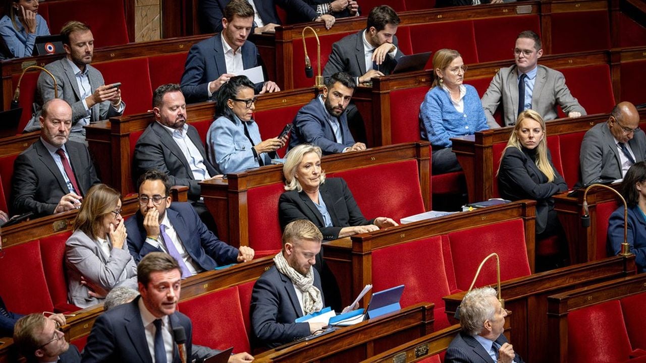Accord France-Algérie : ce vote surprise qui divise l’Assemblée Accord France-Algérie : ce vote surprise qui divise l'Assemblée