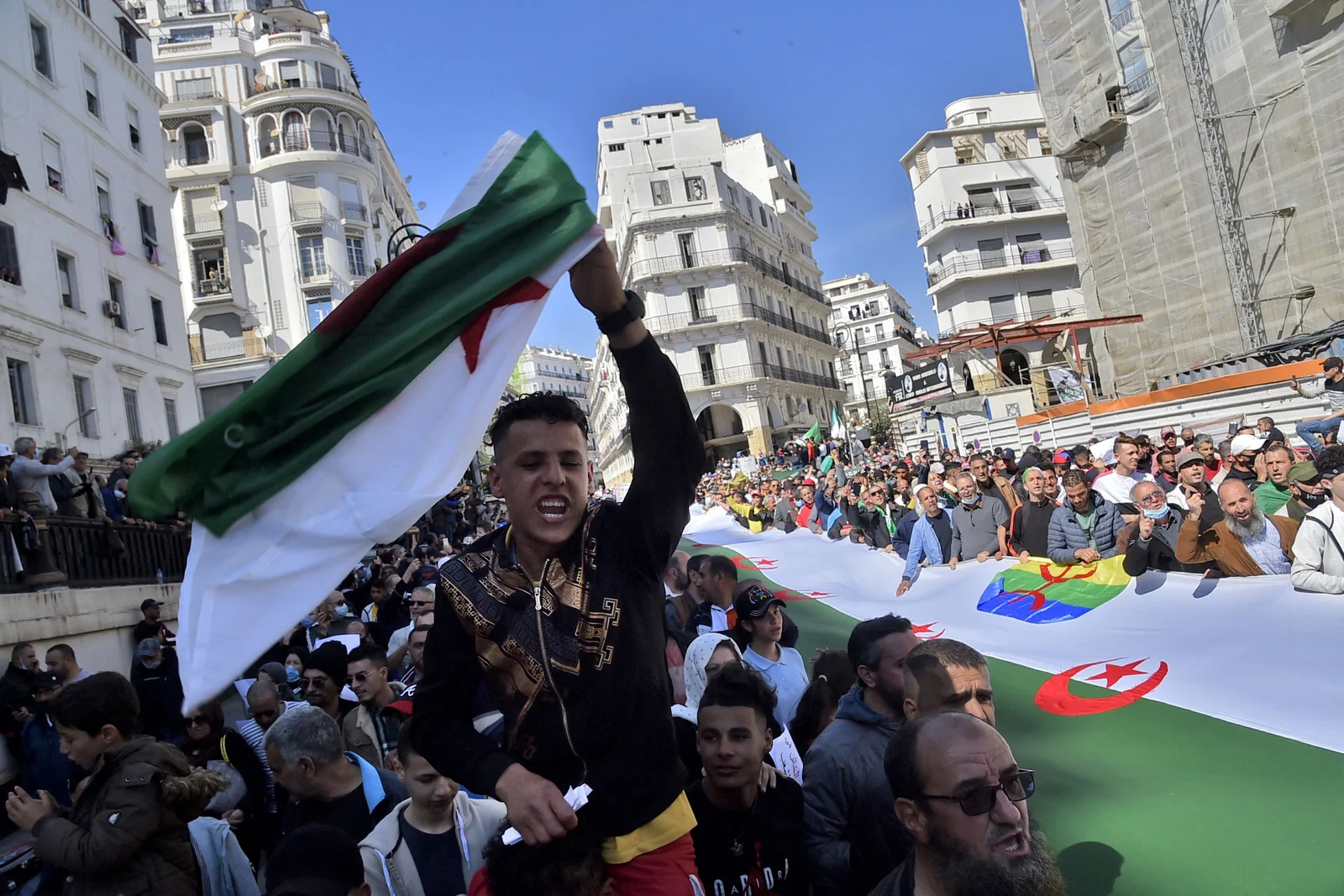 Anas Chaïeb crée le buzz et divise l’opinion en Algérie