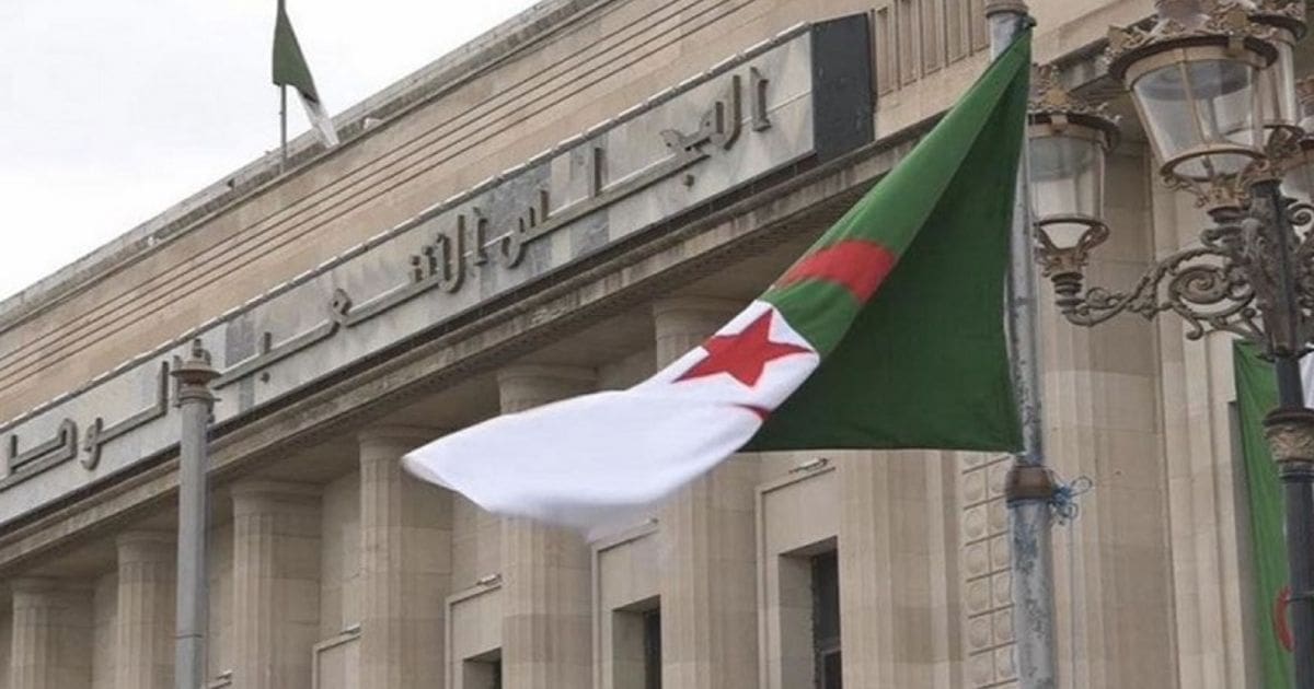Zeroual en Algérie : ces témoignages inédits sur son règne Citoyenneté algérienne : ce que change le projet de loi