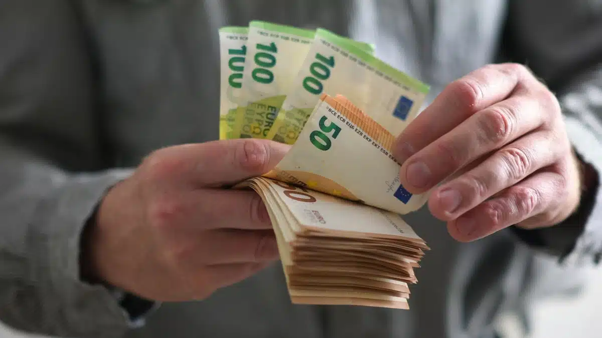 L’euro rebondit face au dinar algérien : ce qui change